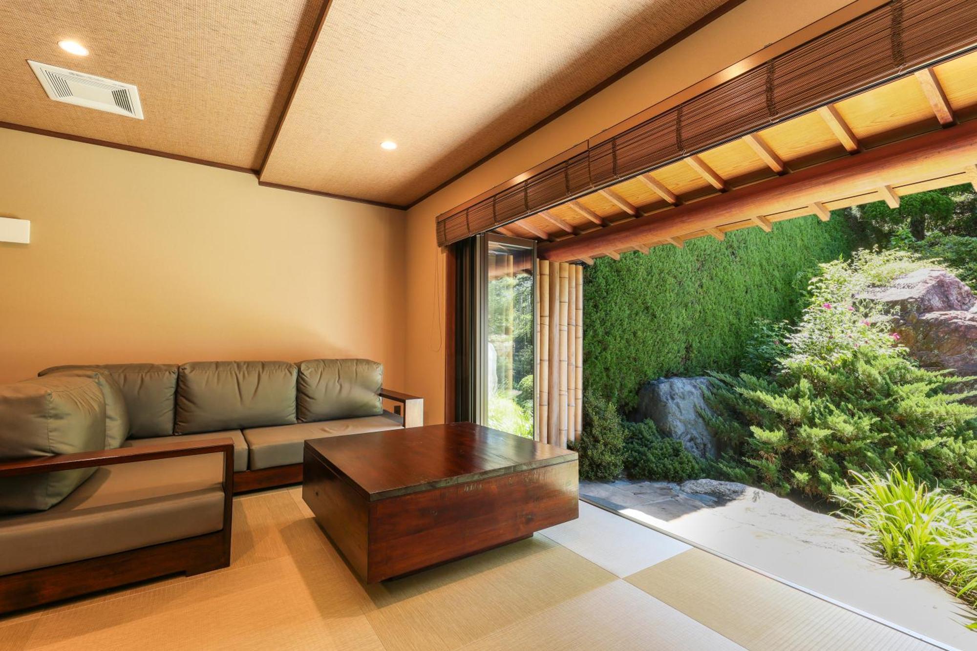 Beautiful Japanese Garden Kagetsu Hotel Fuefuki Exterior photo